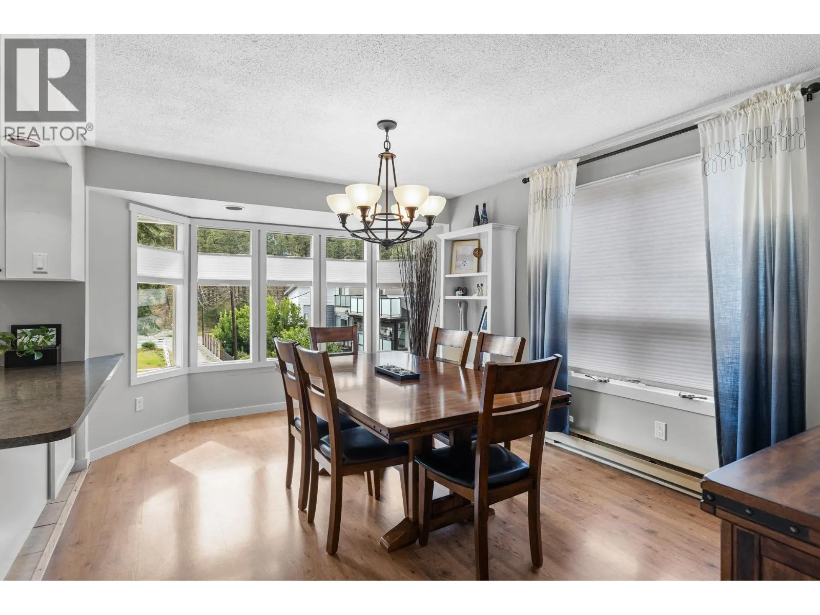 353 Clifton Road S