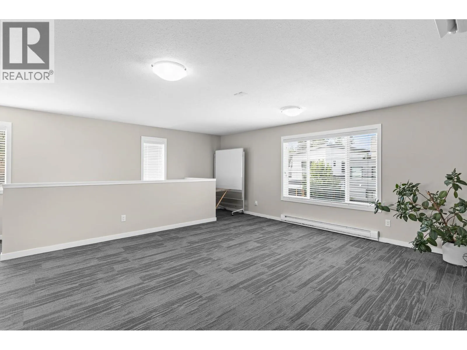 353 Clifton Road S
