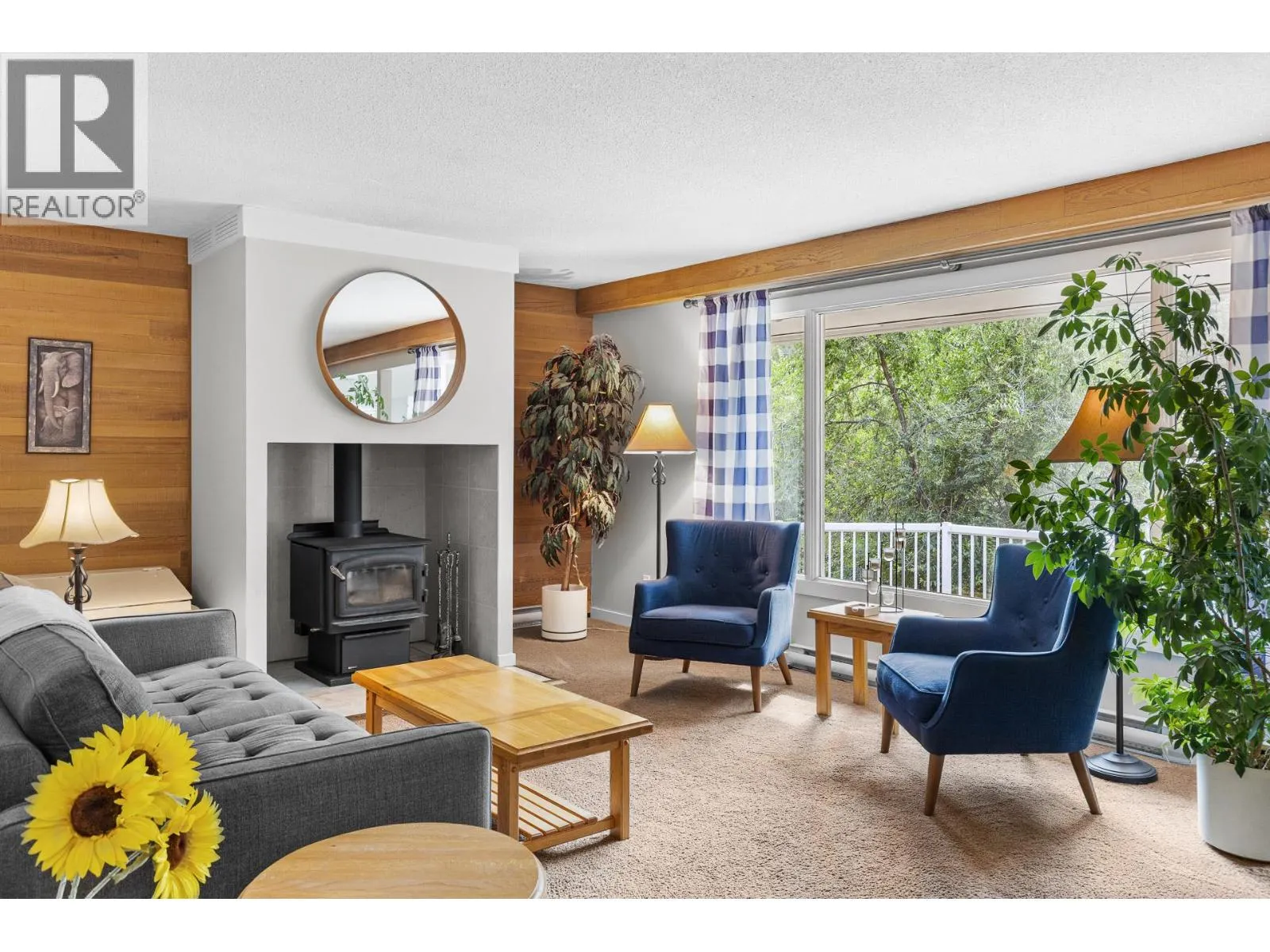 353 Clifton Road S