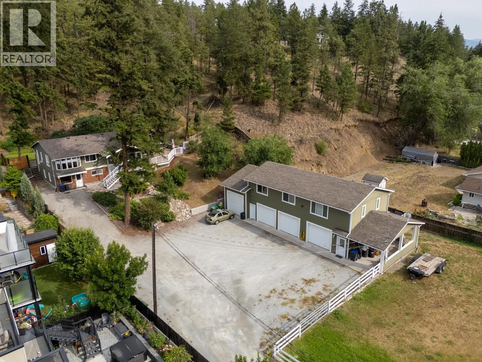 353 Clifton Road S