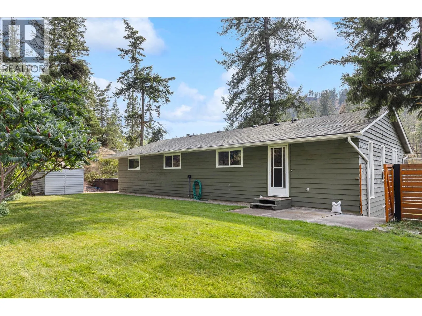 353 Clifton Road S