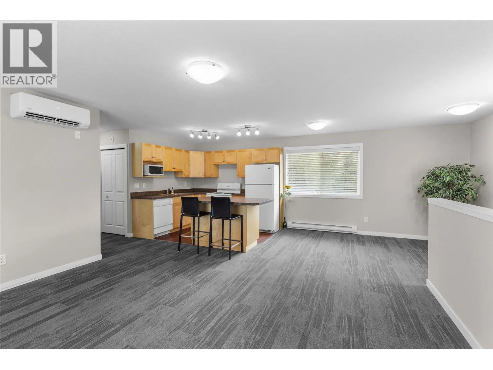 353 Clifton Road S