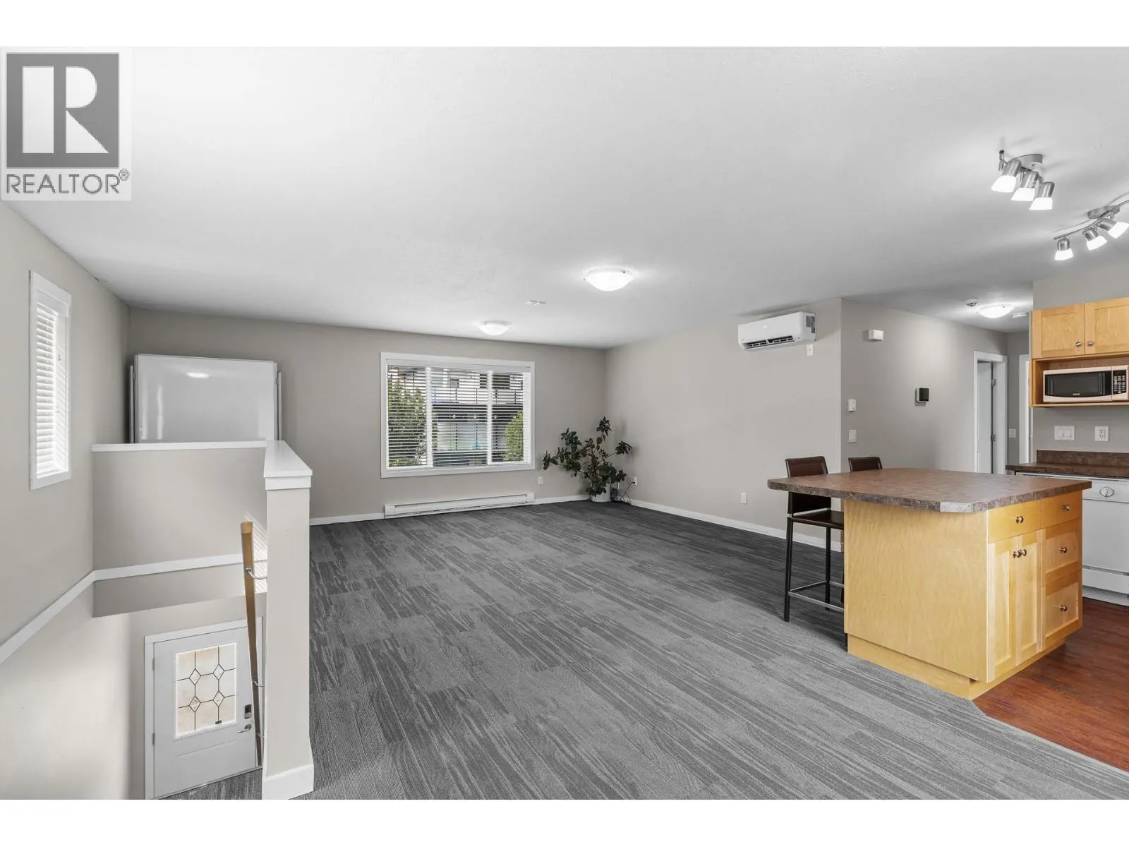 353 Clifton Road S