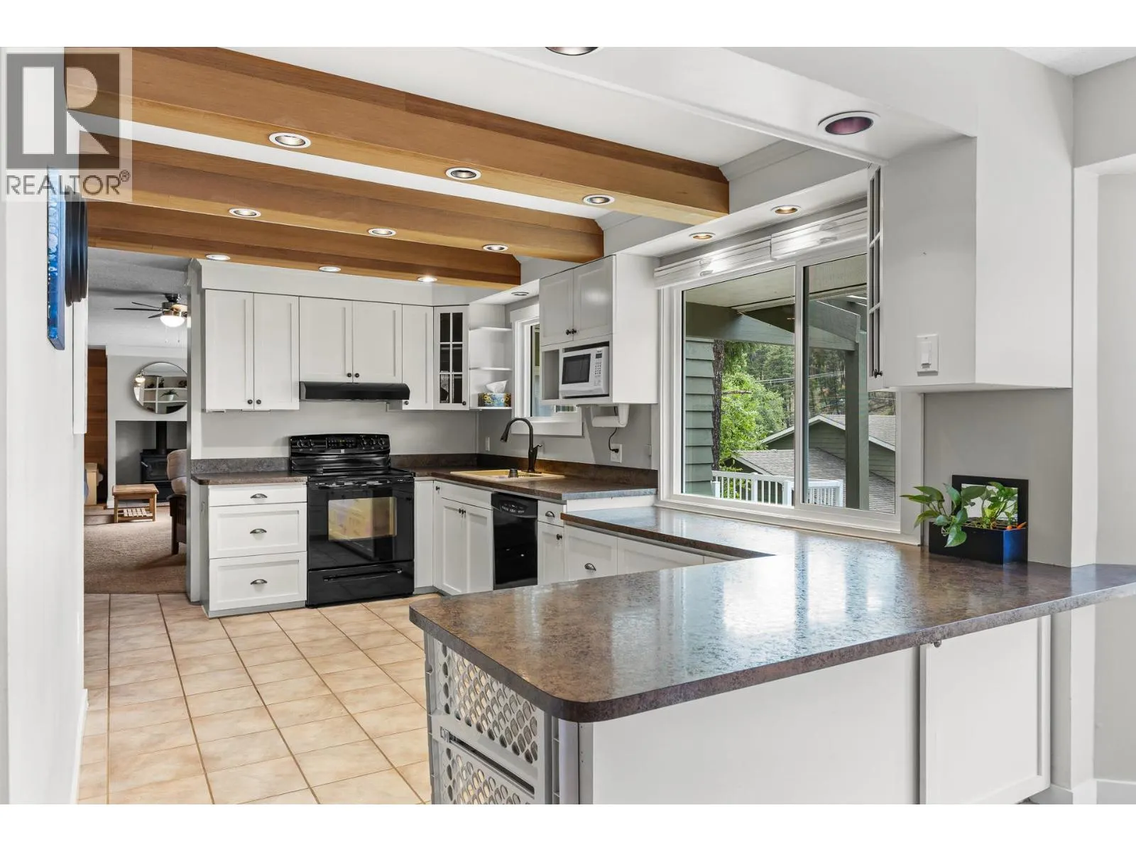 353 Clifton Road S