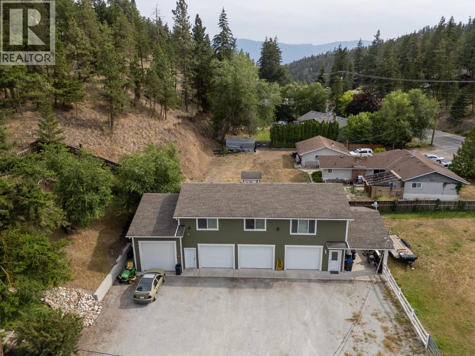 353 Clifton Road S