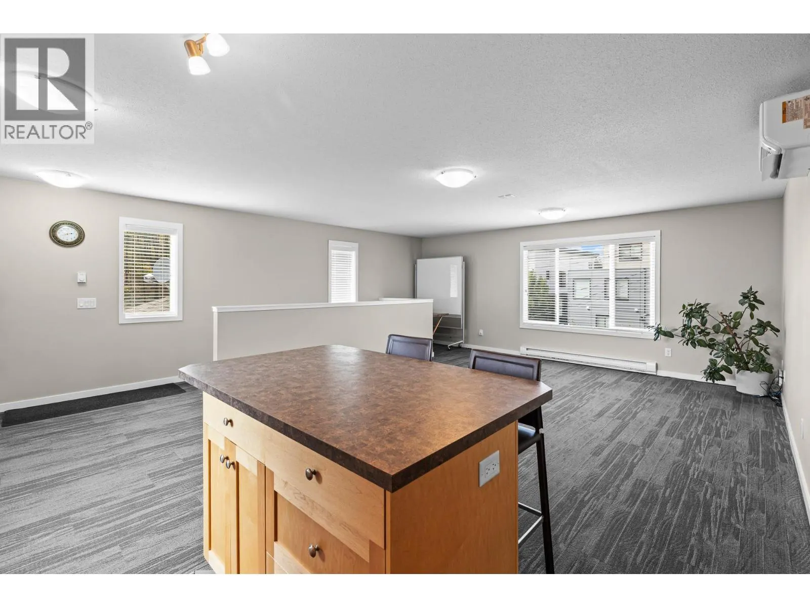 353 Clifton Road S