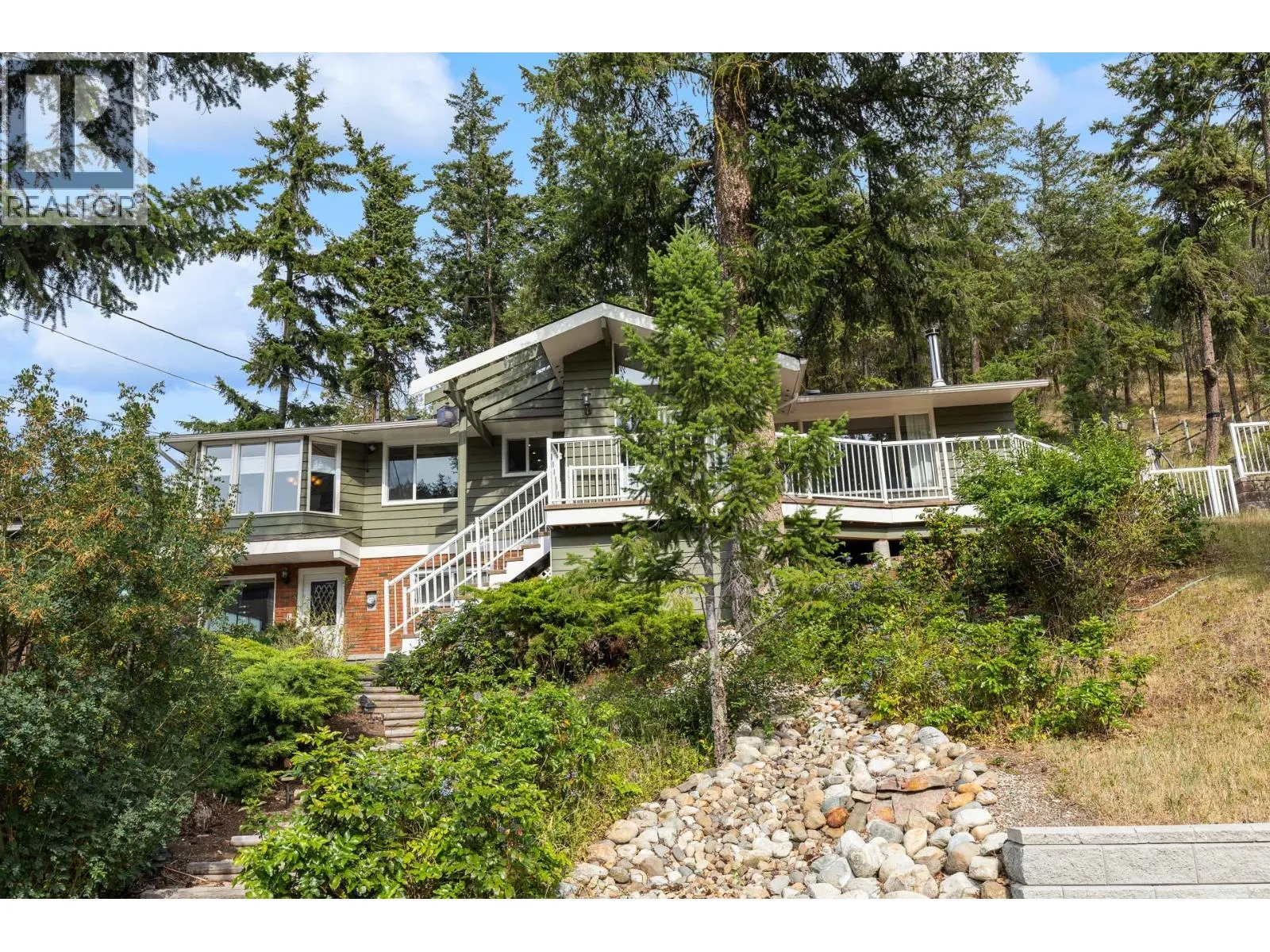 353 Clifton Road S