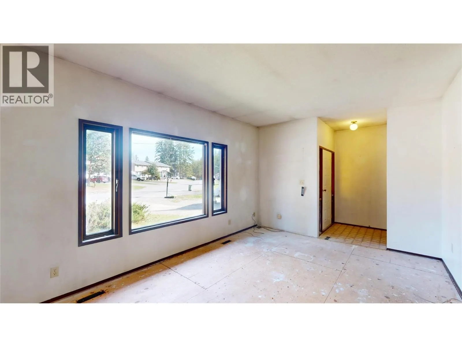 281 Kimbrook Crescent