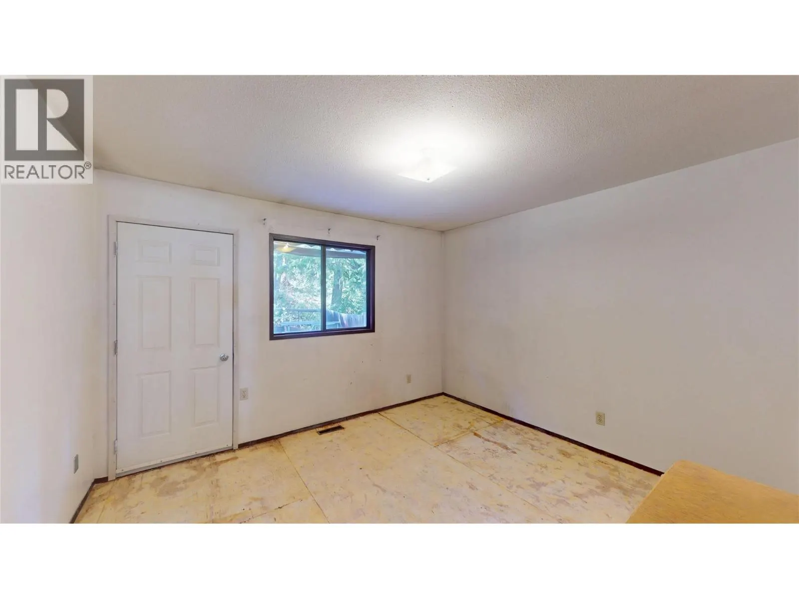 281 Kimbrook Crescent