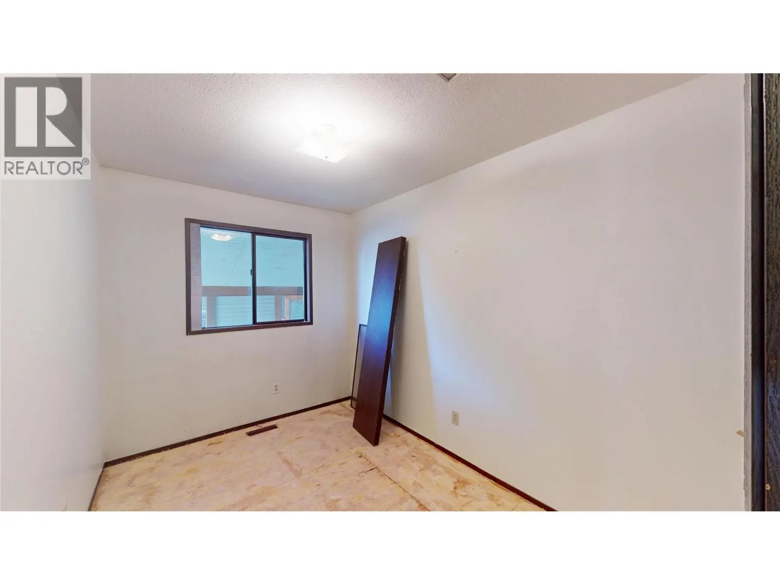 281 Kimbrook Crescent