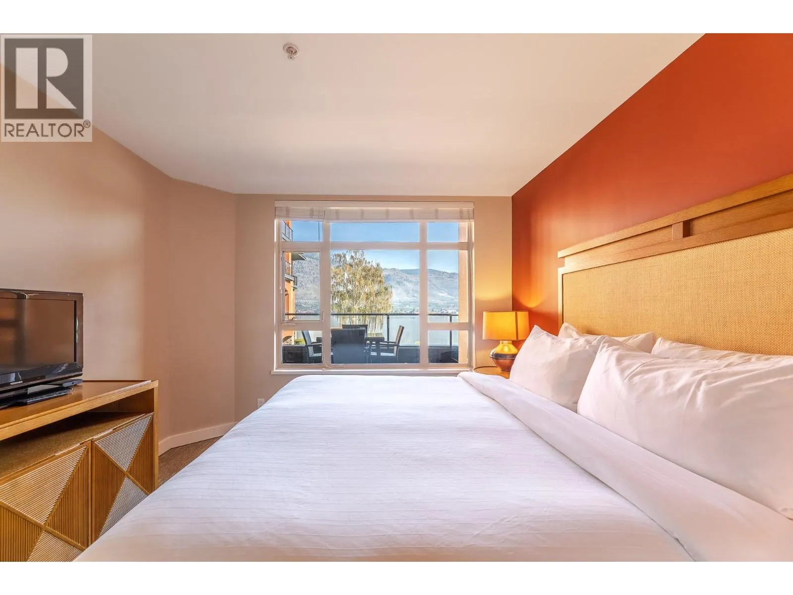 15 PARK Place Unit# 209