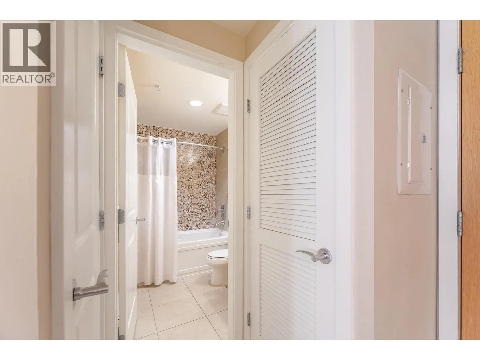 15 PARK Place Unit# 209