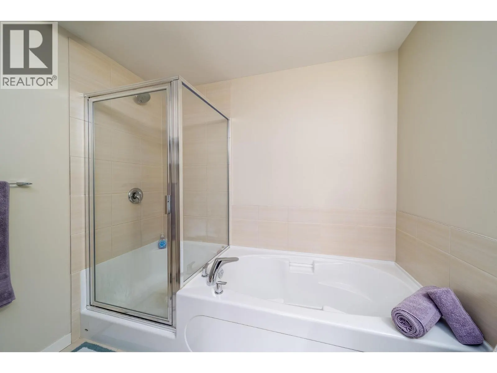 3733 Casorso Road Unit# 104