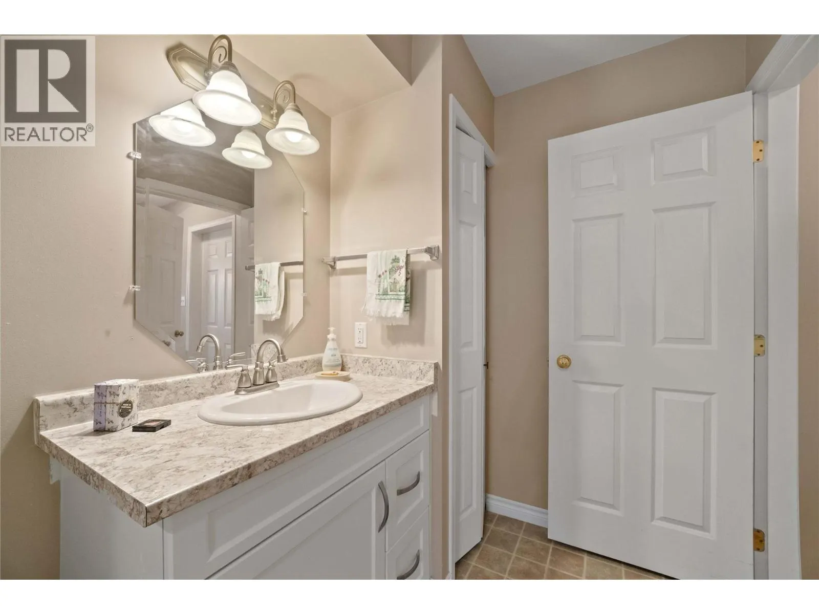 51 8 Avenue SW Unit# 10