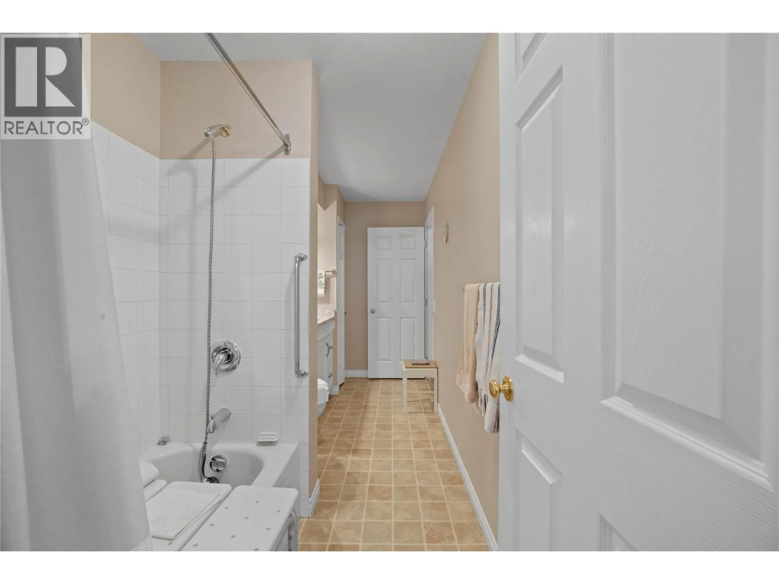 51 8 Avenue SW Unit# 10