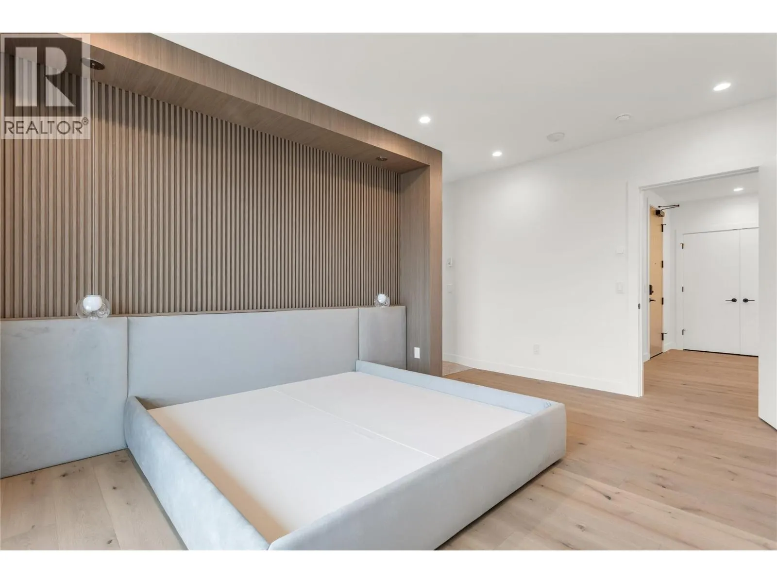3300 Lakeshore Road Unit# PH1406