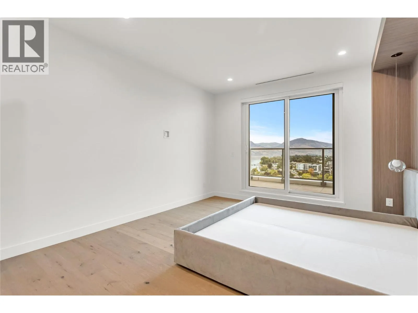 3300 Lakeshore Road Unit# PH1406
