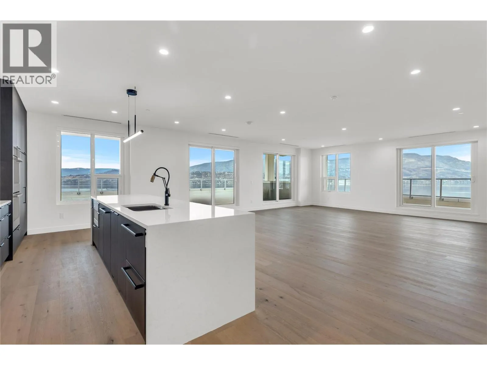 3300 Lakeshore Road Unit# PH1406
