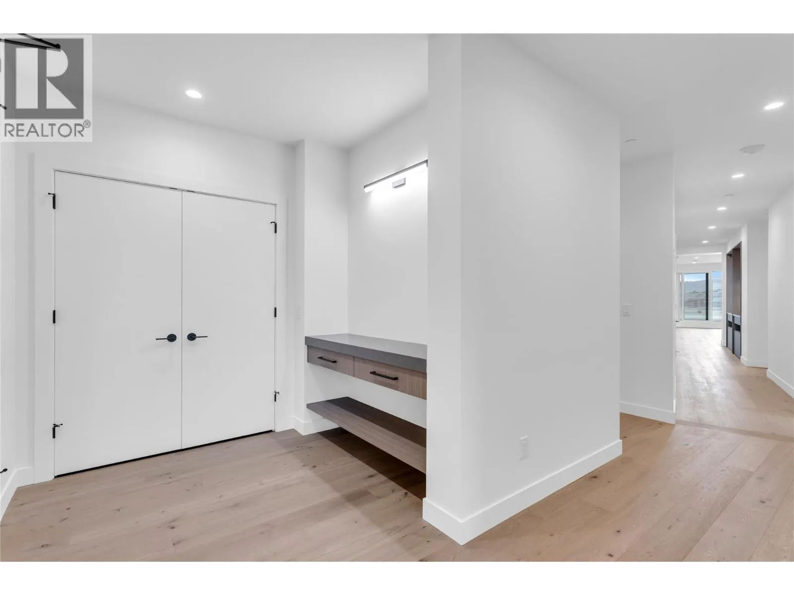 3300 Lakeshore Road Unit# PH1406