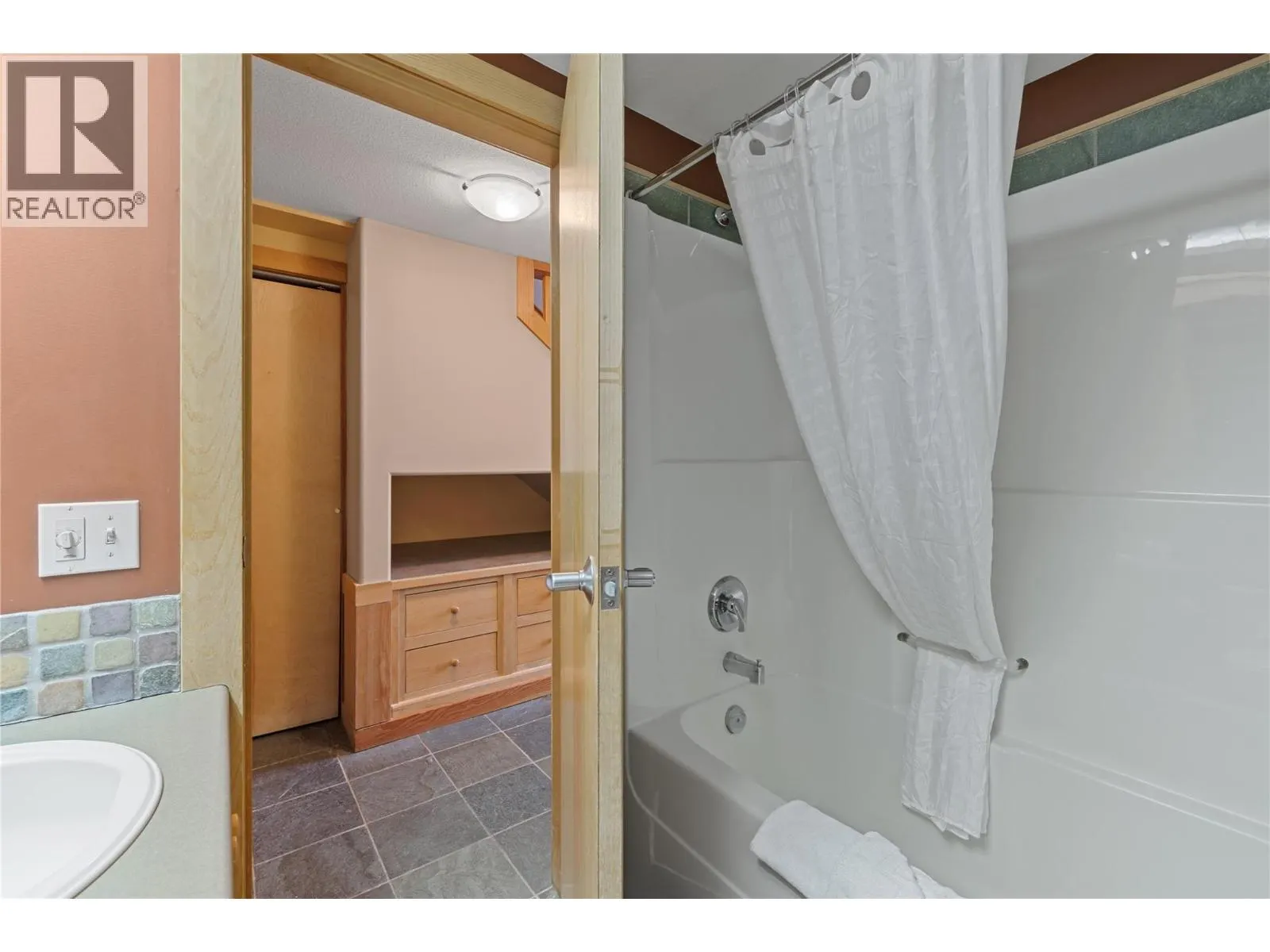 5335 Big White Road Unit# 220