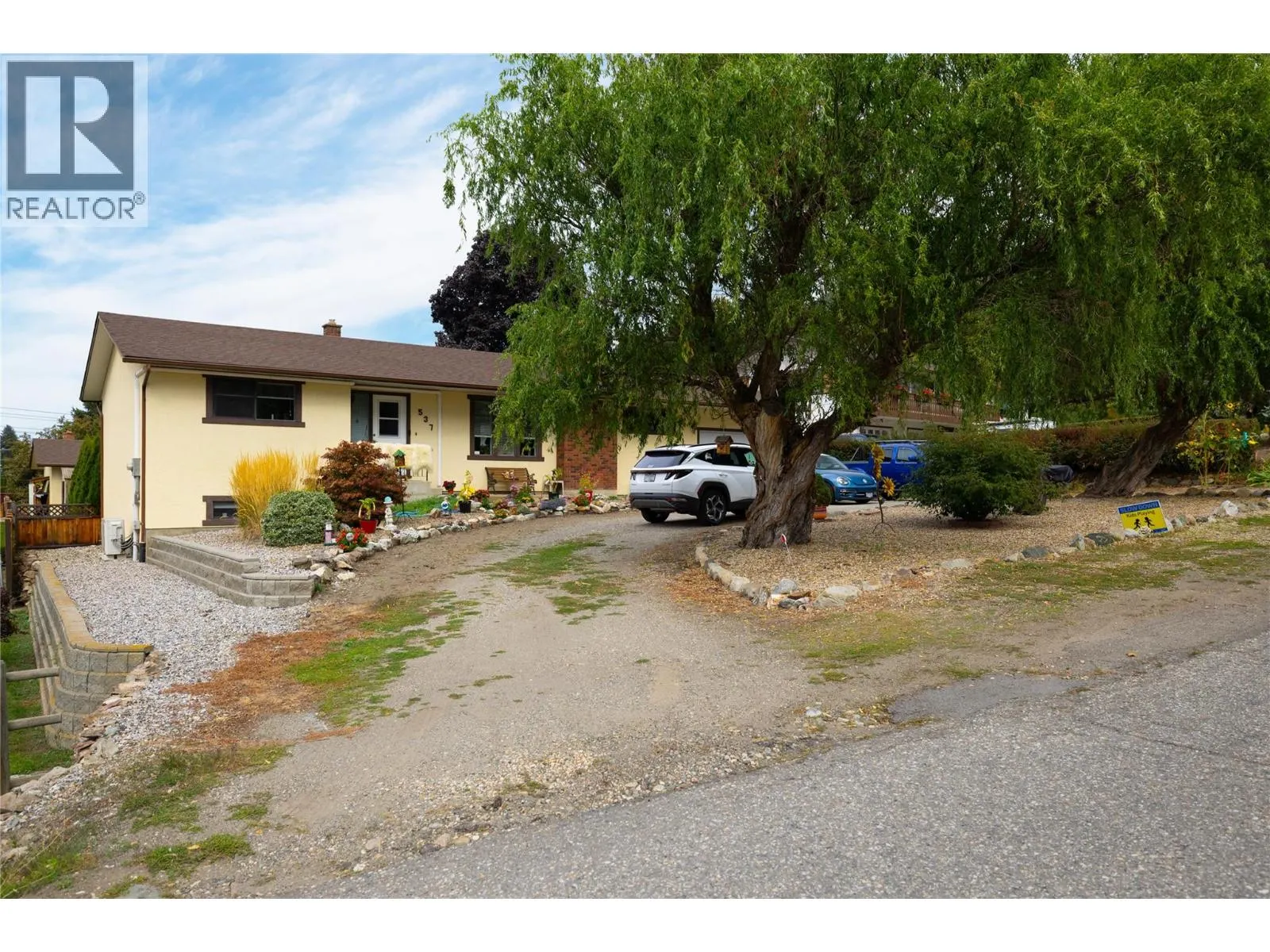 537 Robin Road