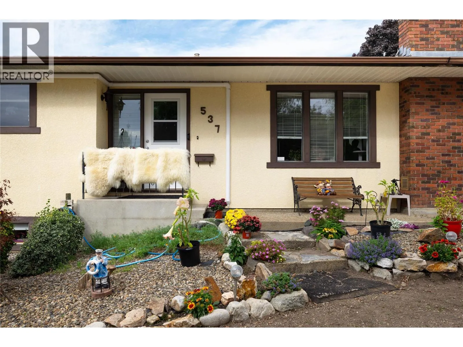 537 Robin Road