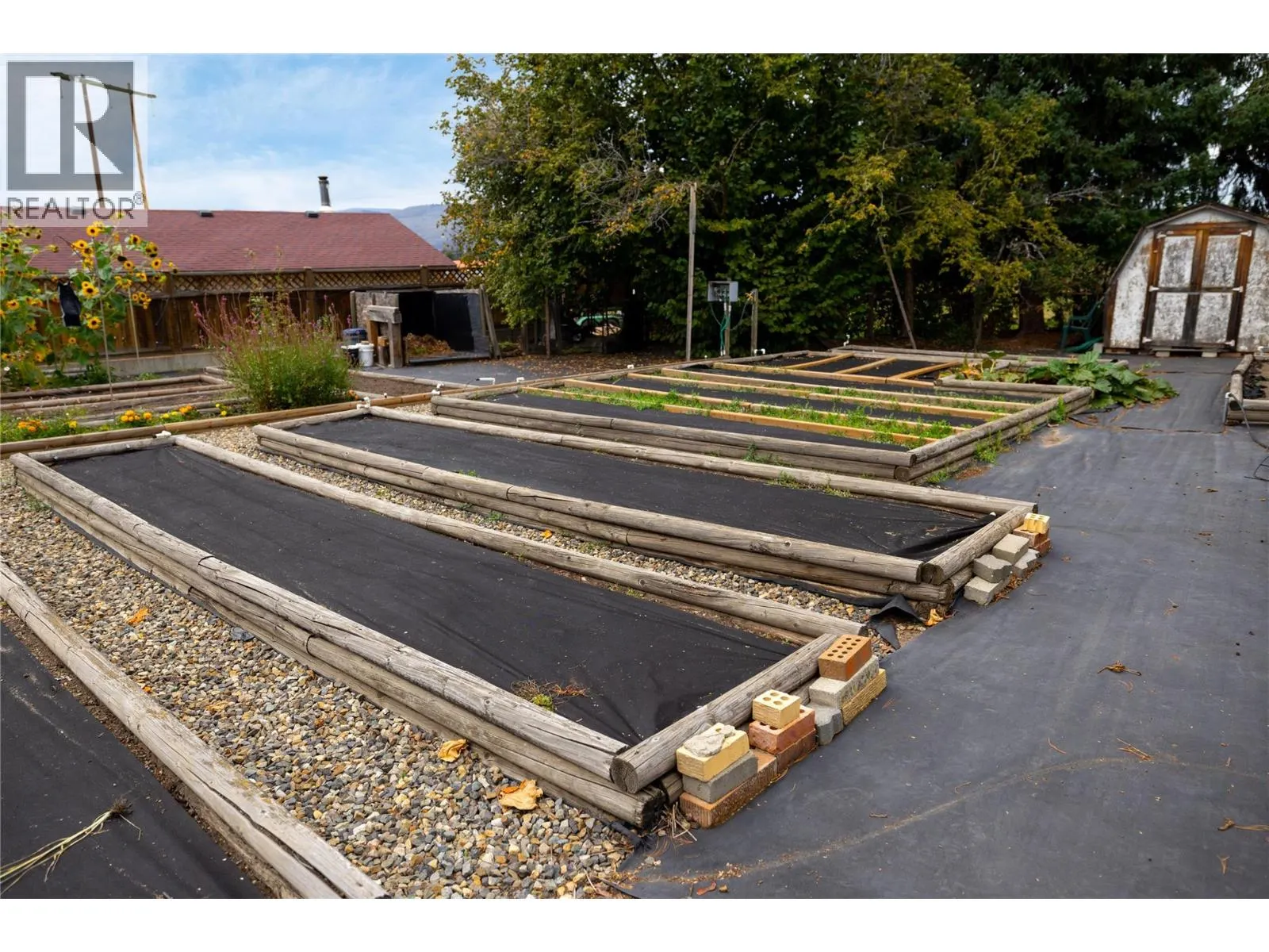 537 Robin Road