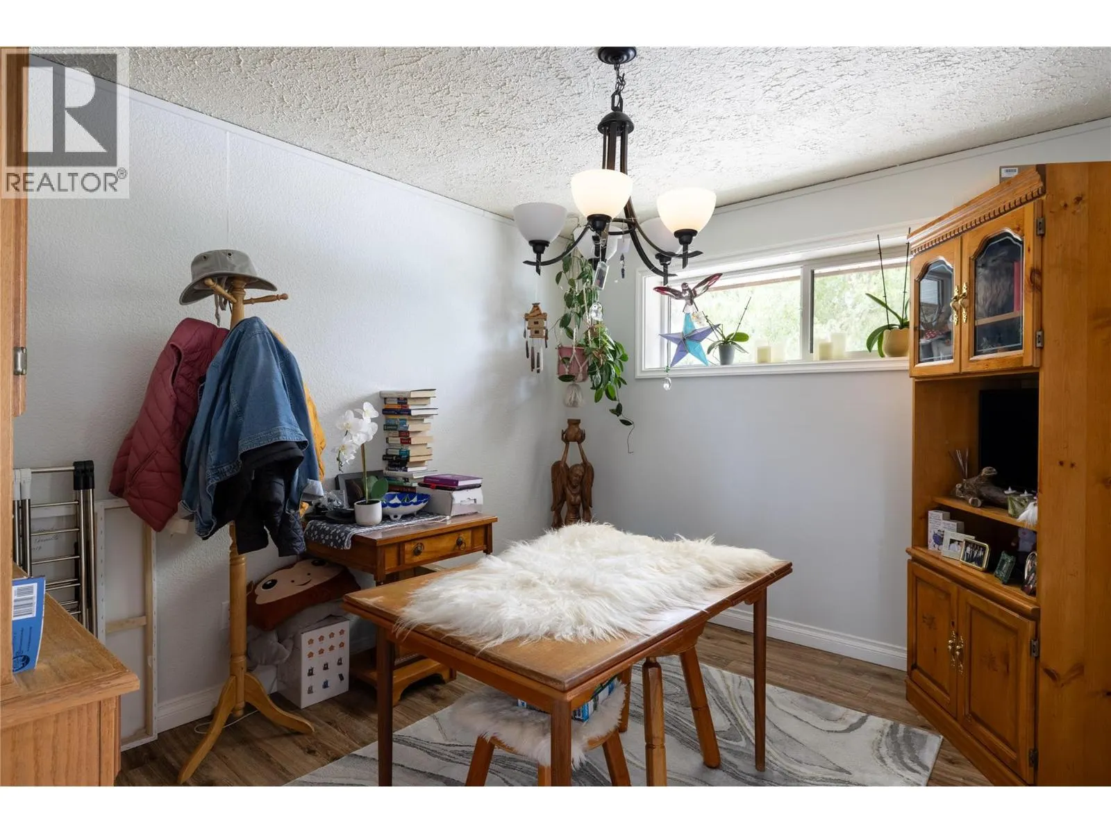 537 Robin Road
