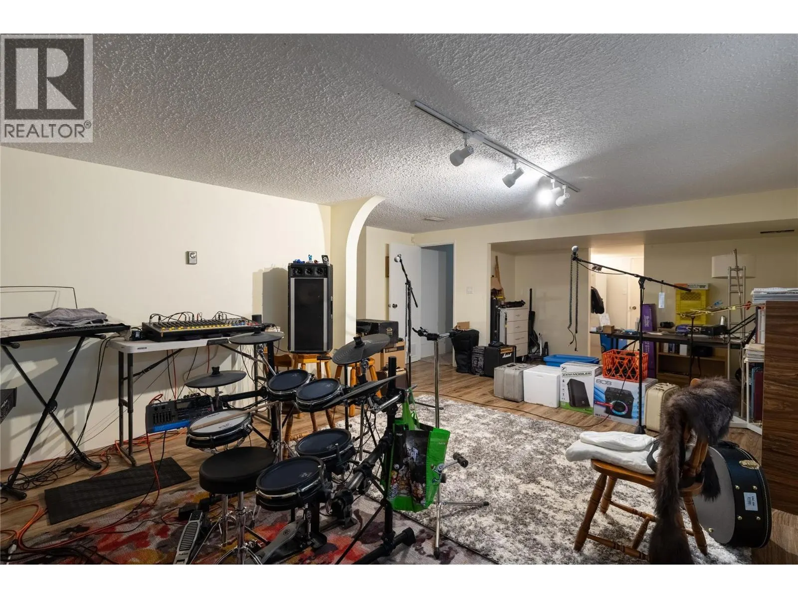 537 Robin Road