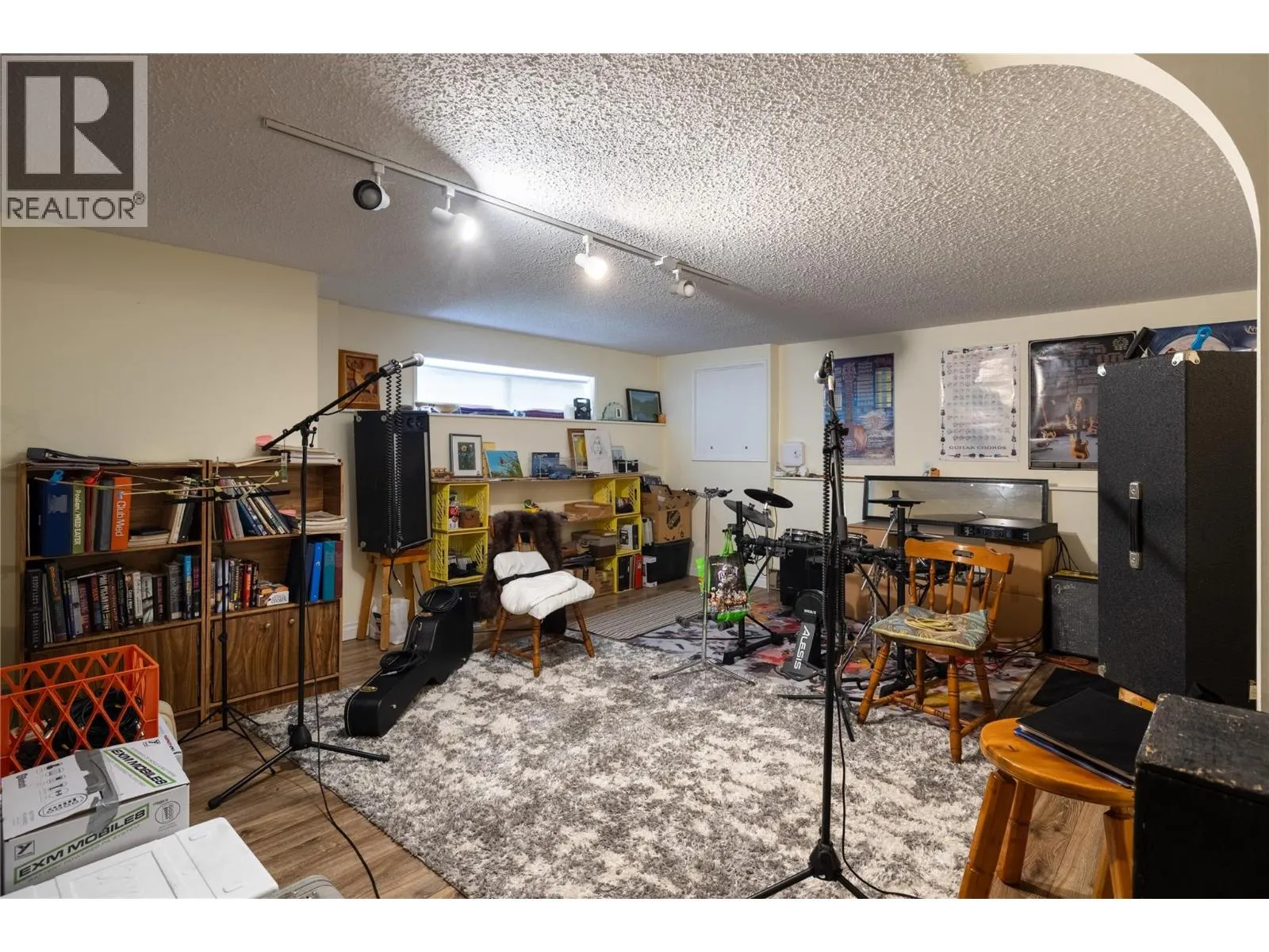 537 Robin Road