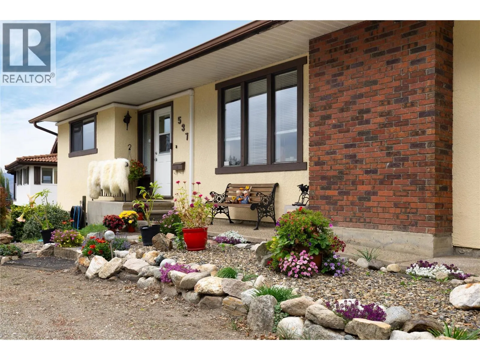 537 Robin Road