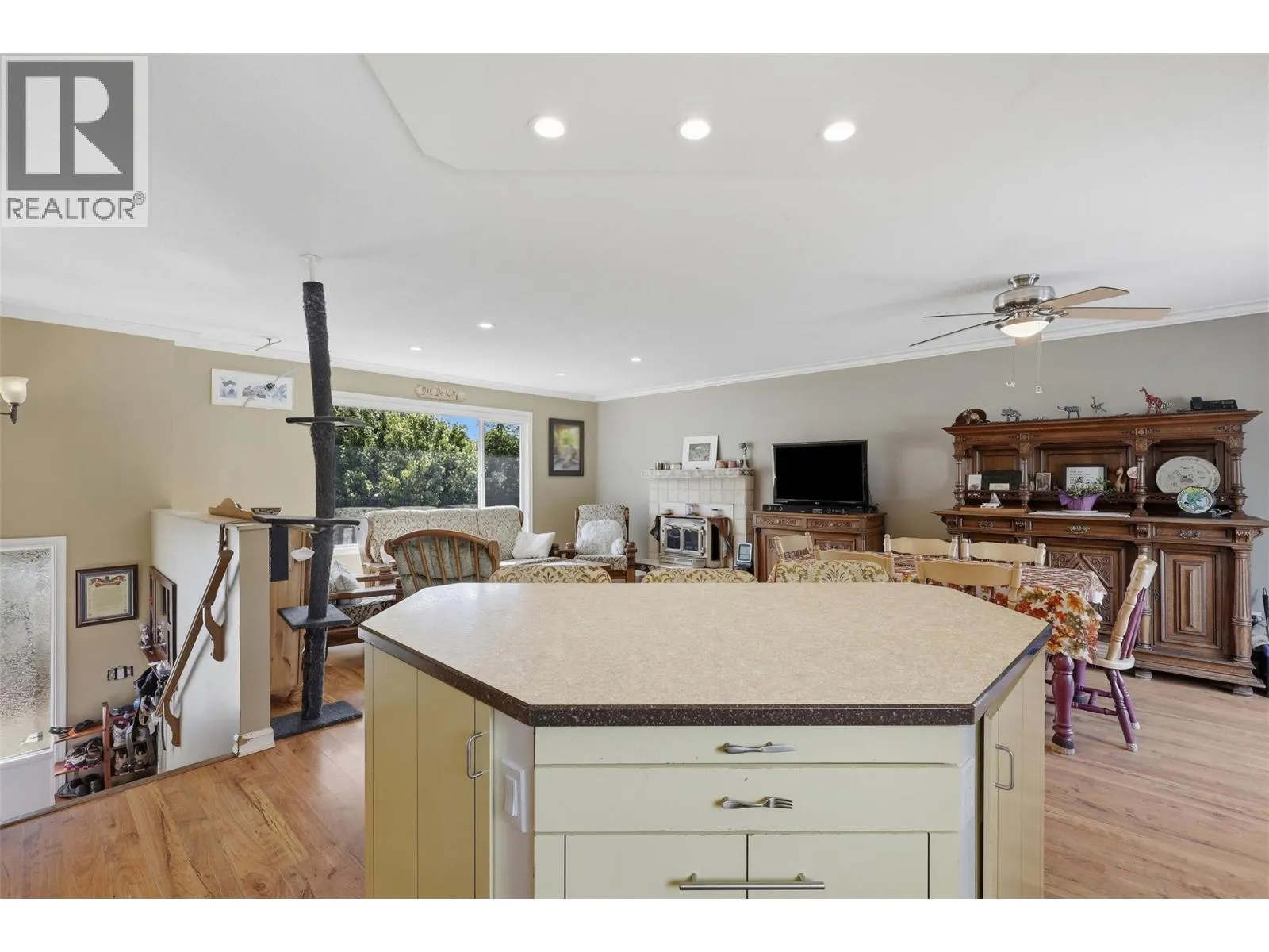 4809 Bolean Drive