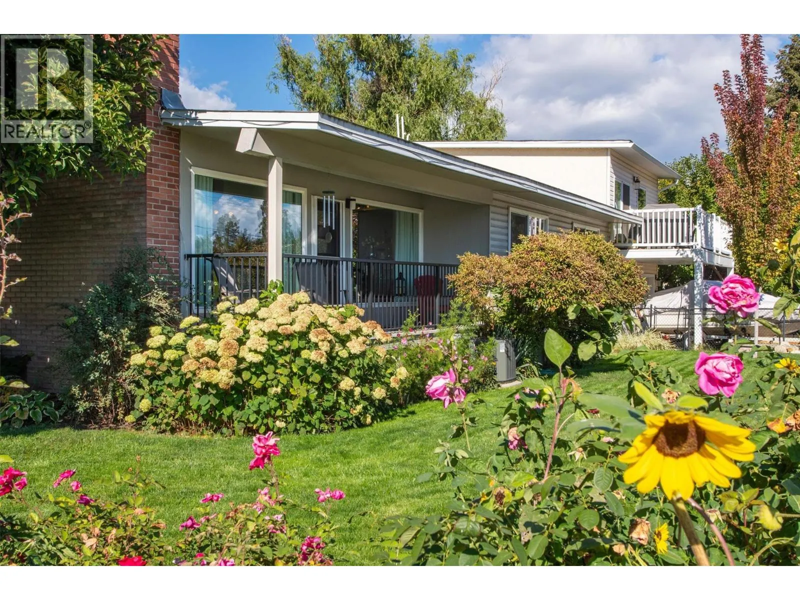 1296 Kelglen Crescent