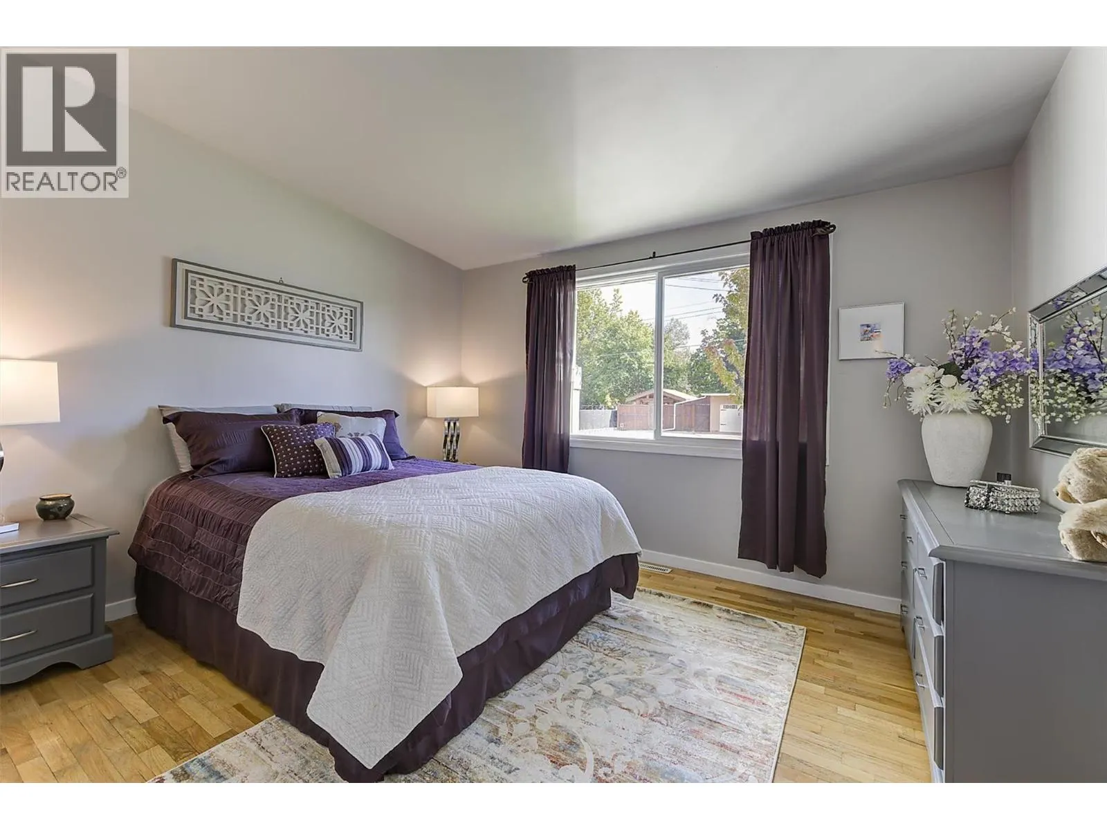1296 Kelglen Crescent