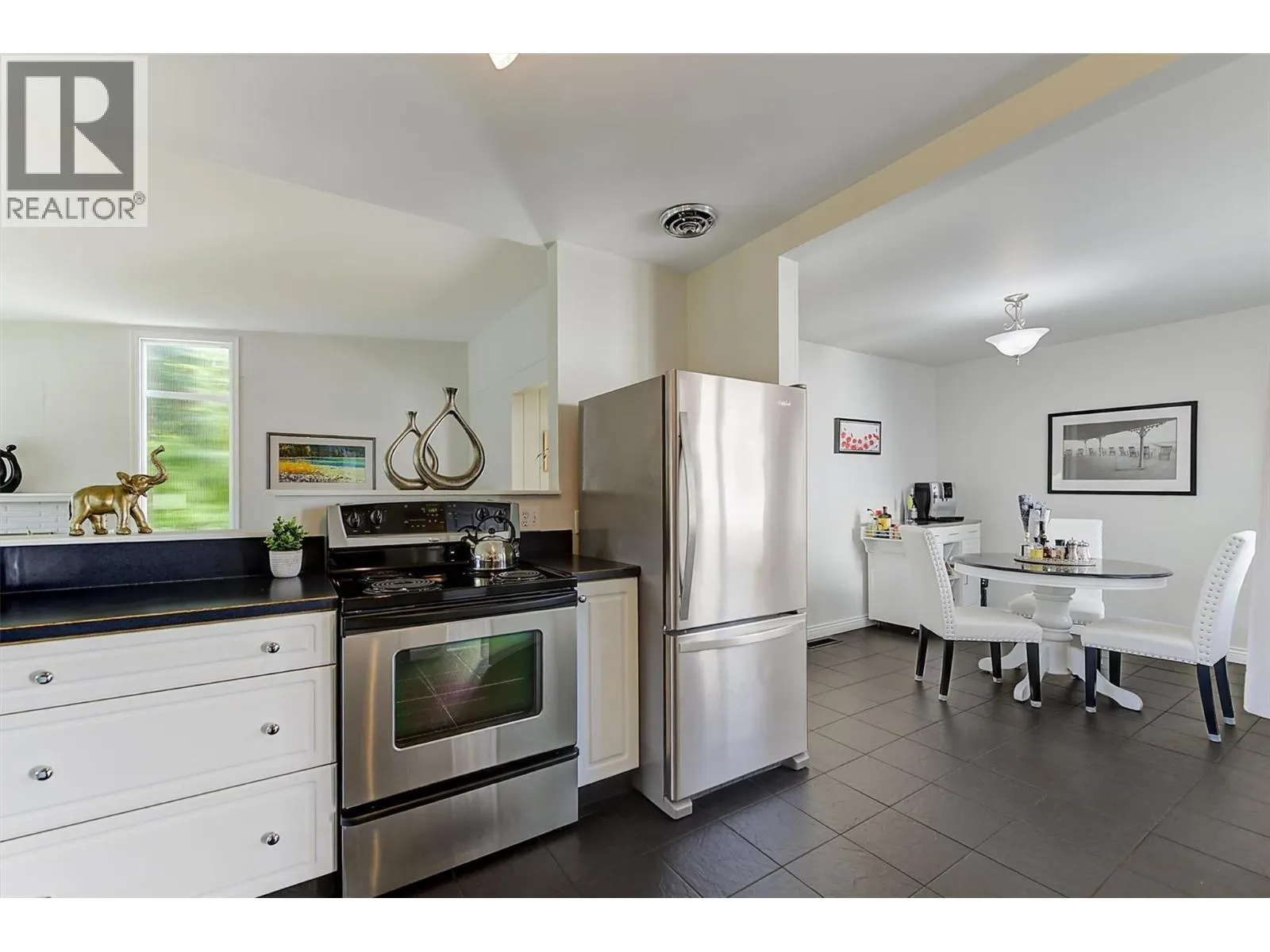 1296 Kelglen Crescent