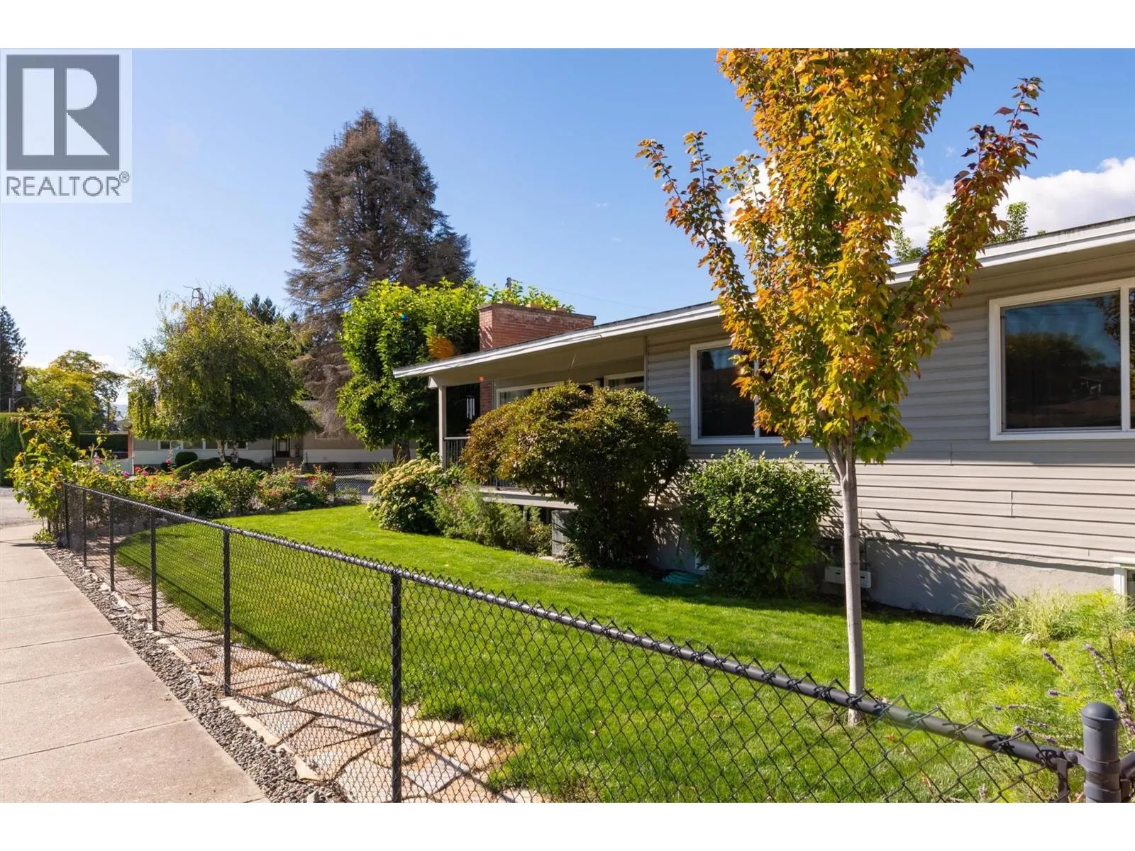 1296 Kelglen Crescent