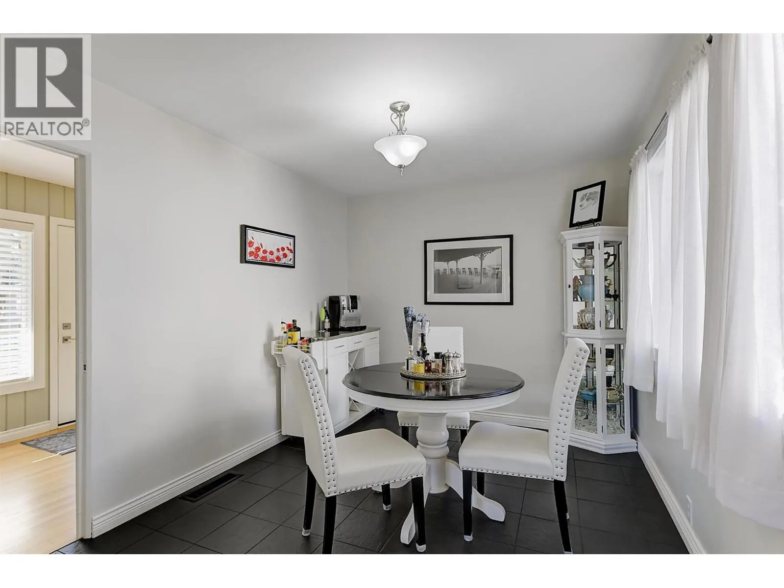 1296 Kelglen Crescent
