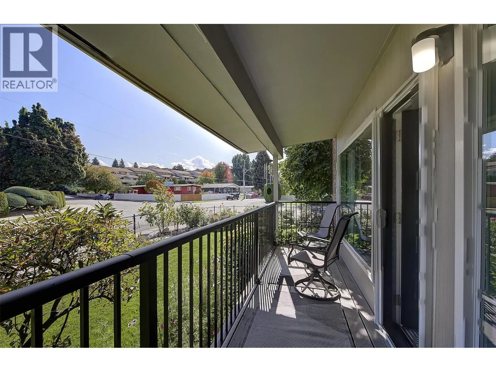 1296 Kelglen Crescent