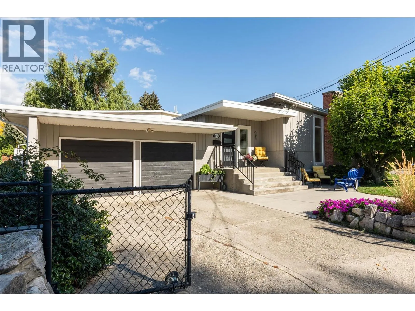 1296 Kelglen Crescent