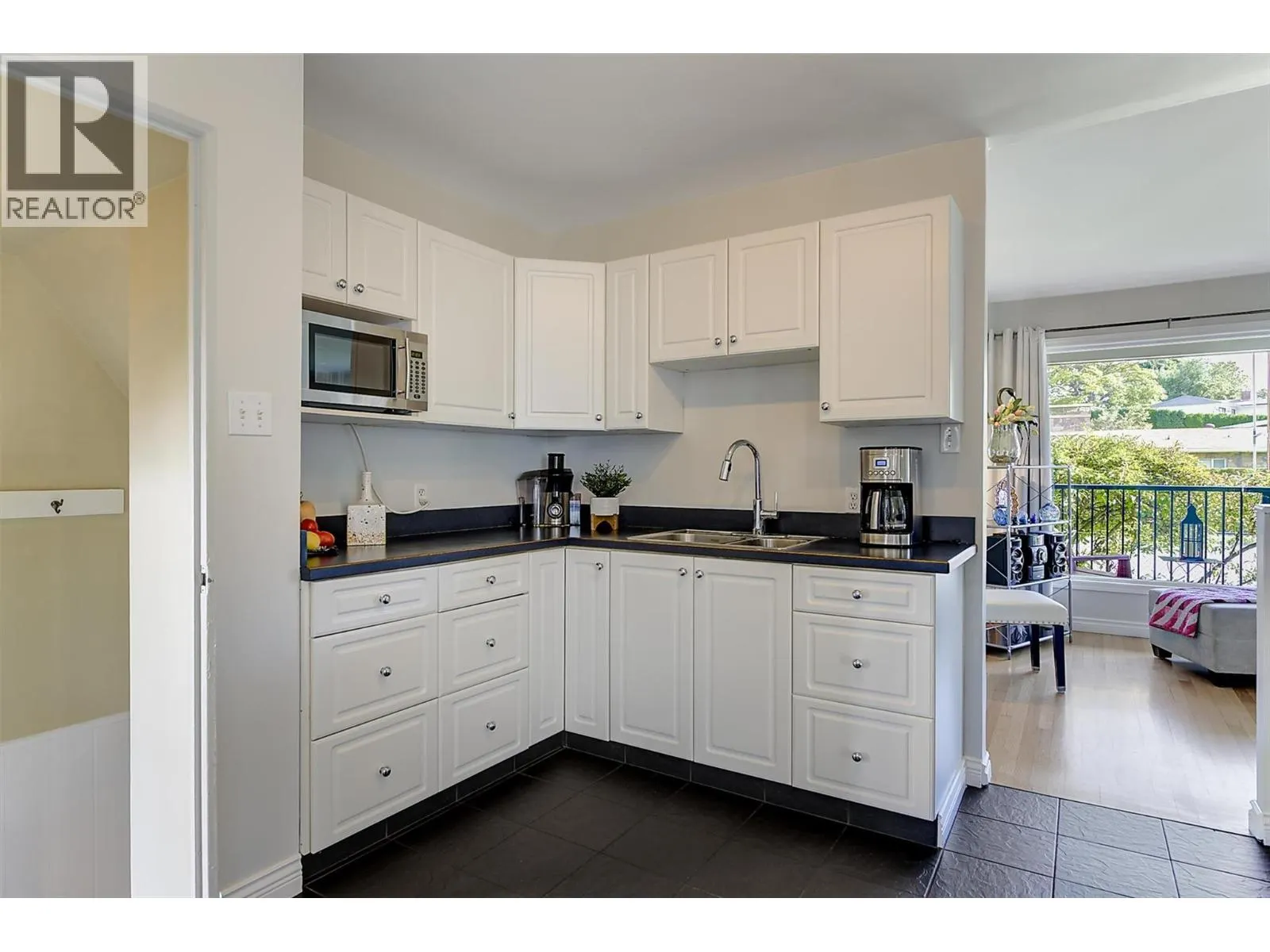1296 Kelglen Crescent