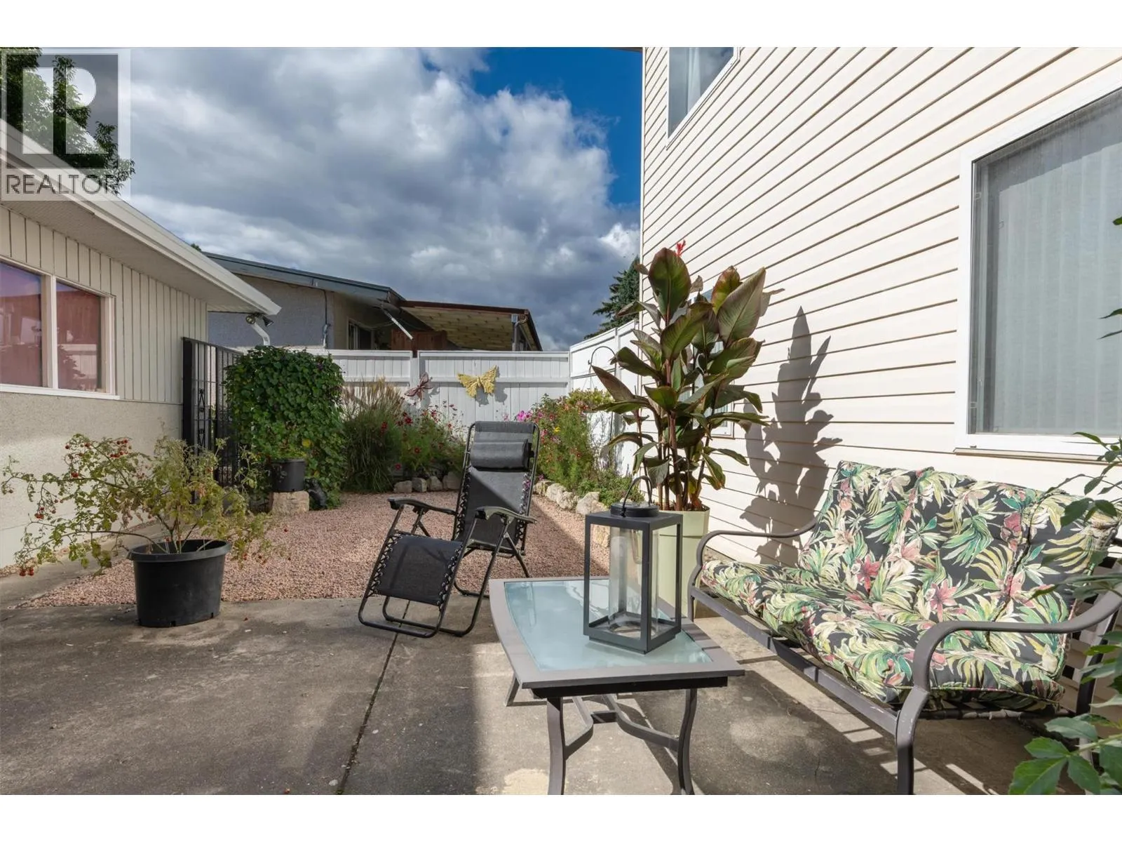 1296 Kelglen Crescent