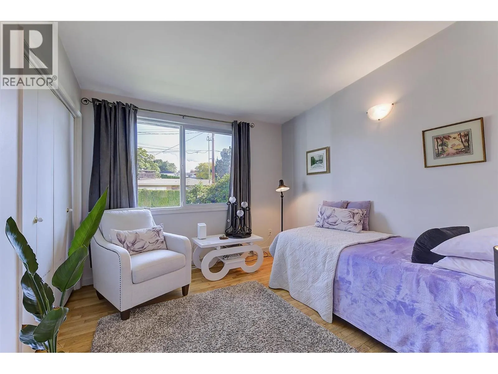 1296 Kelglen Crescent