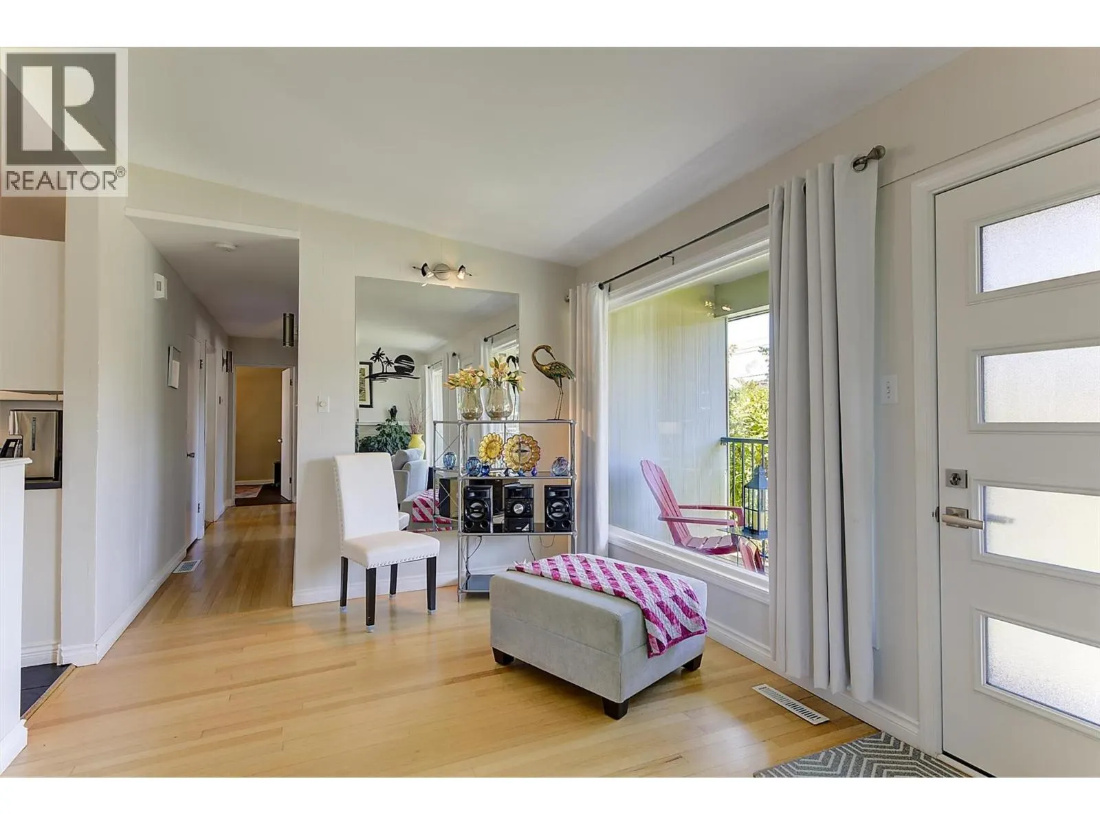 1296 Kelglen Crescent