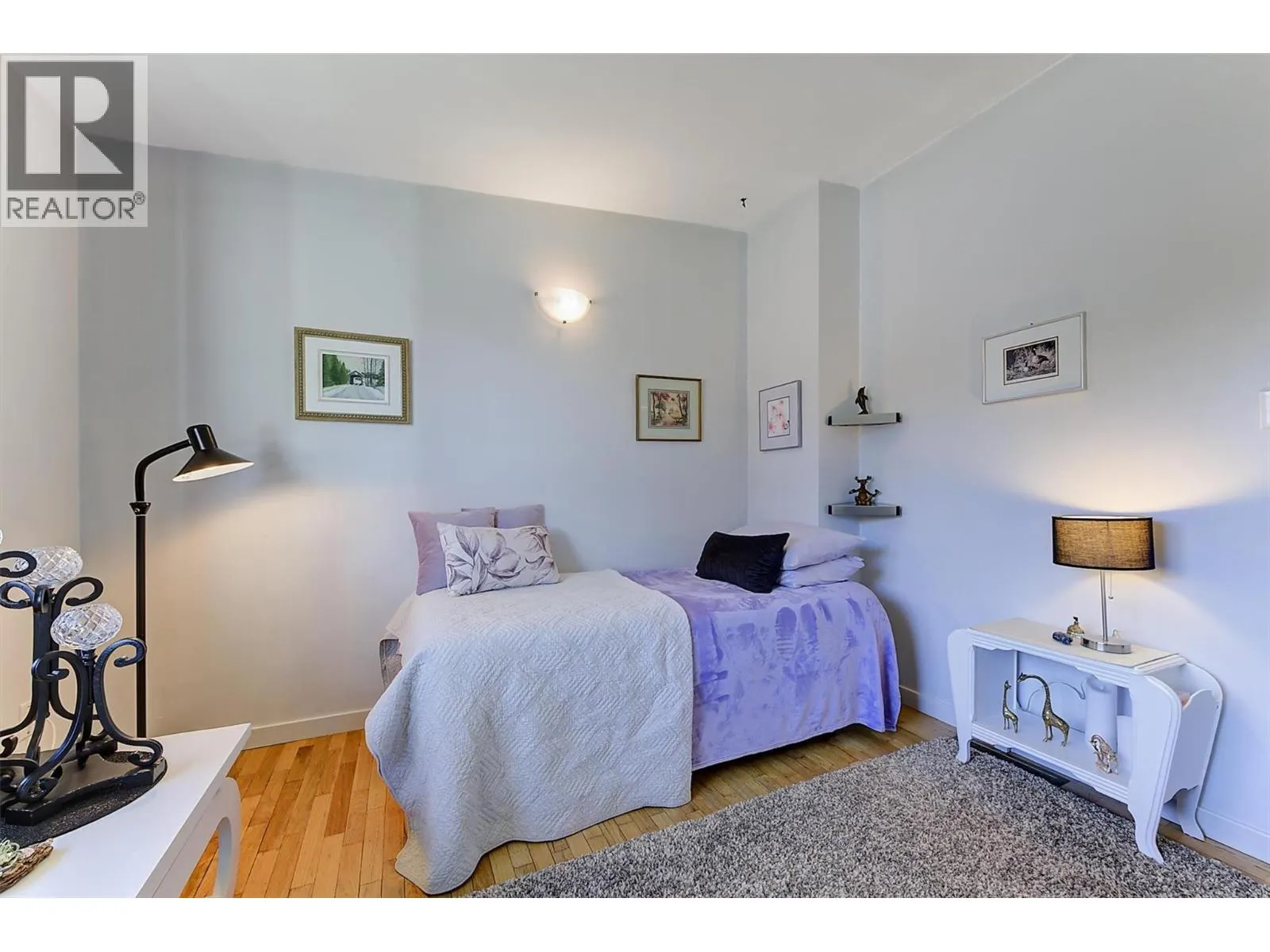 1296 Kelglen Crescent