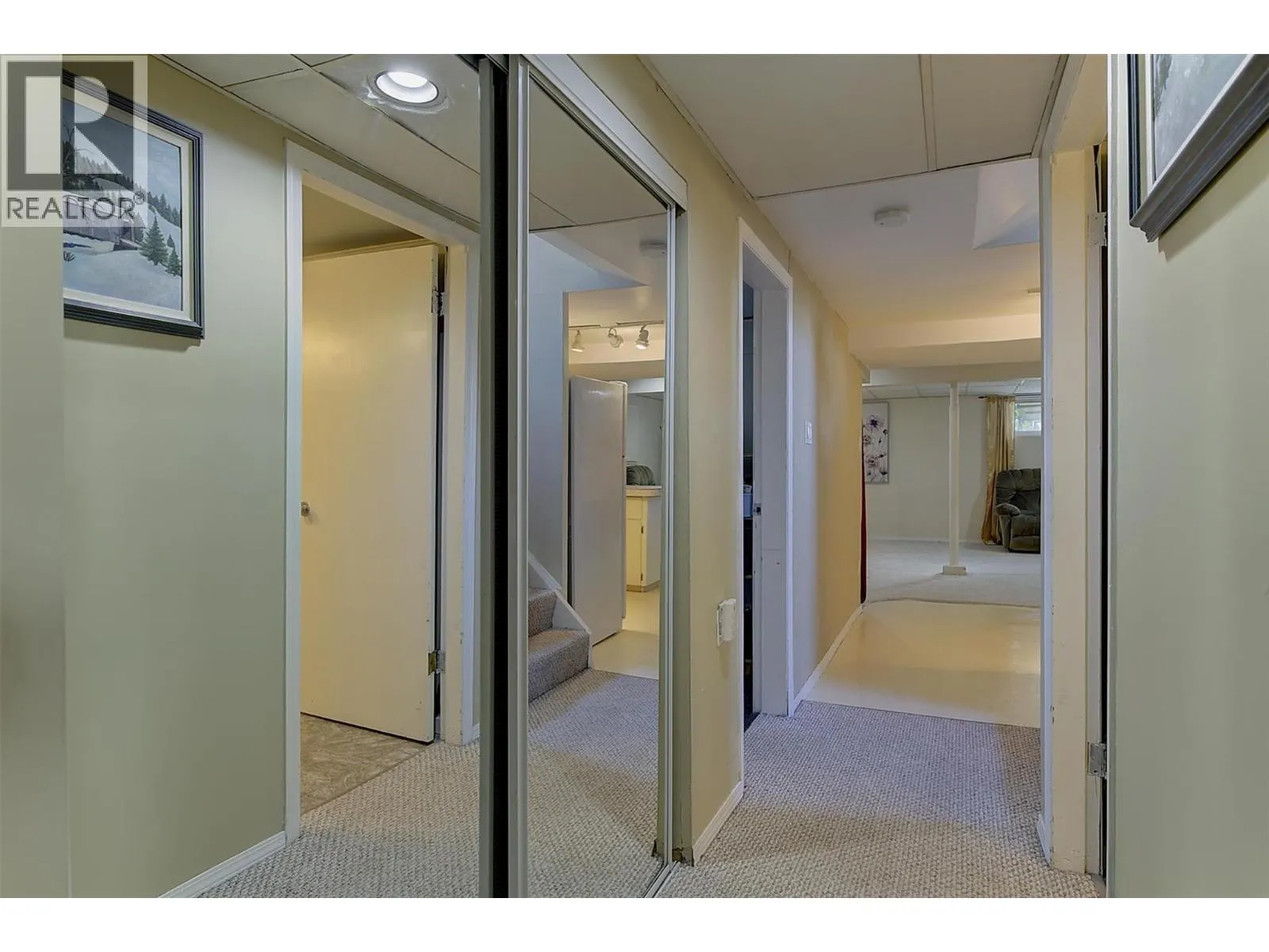 1296 Kelglen Crescent