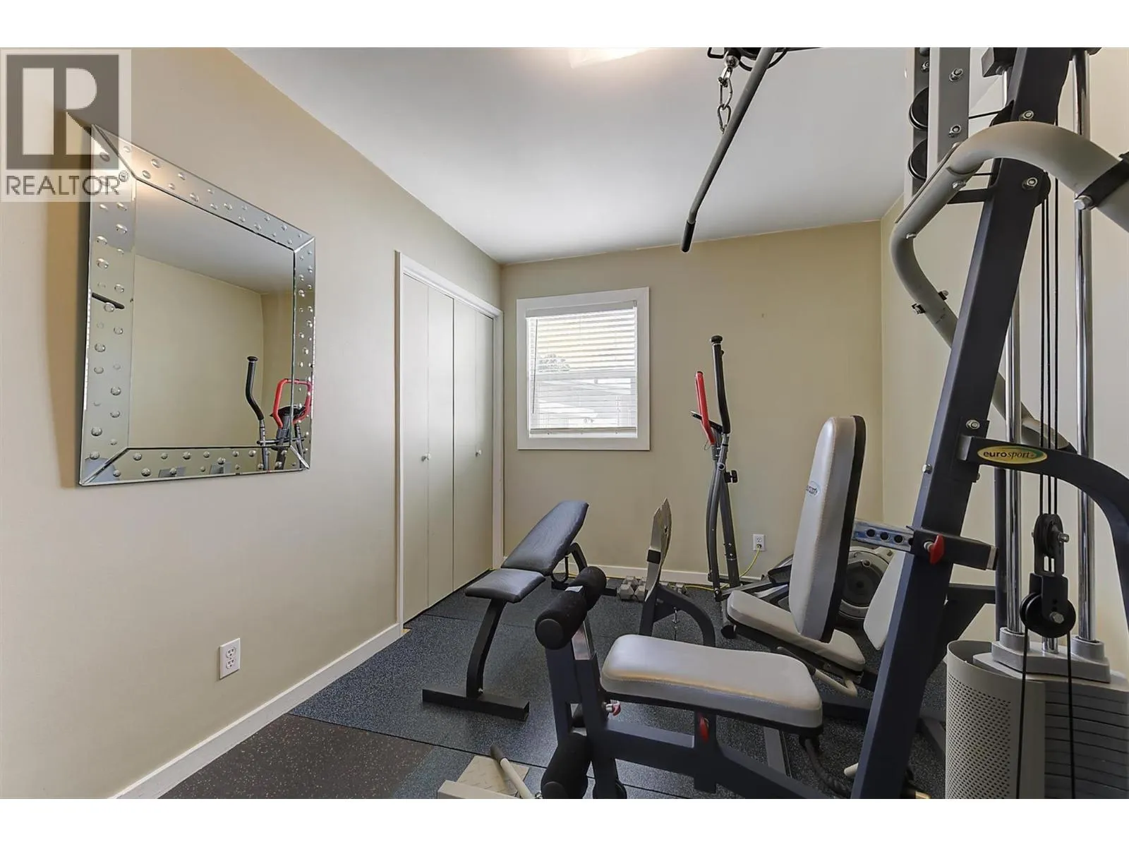 1296 Kelglen Crescent