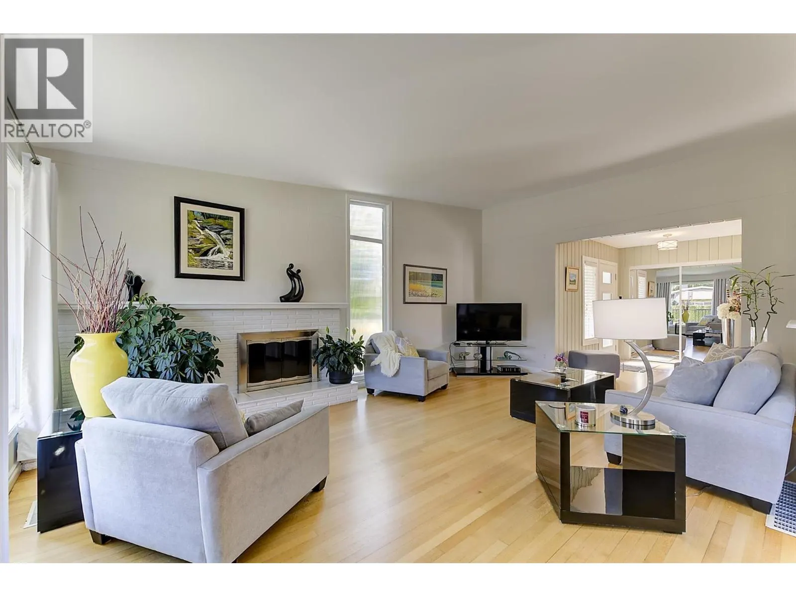 1296 Kelglen Crescent