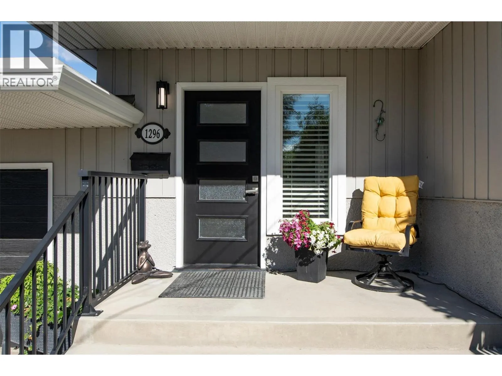 1296 Kelglen Crescent