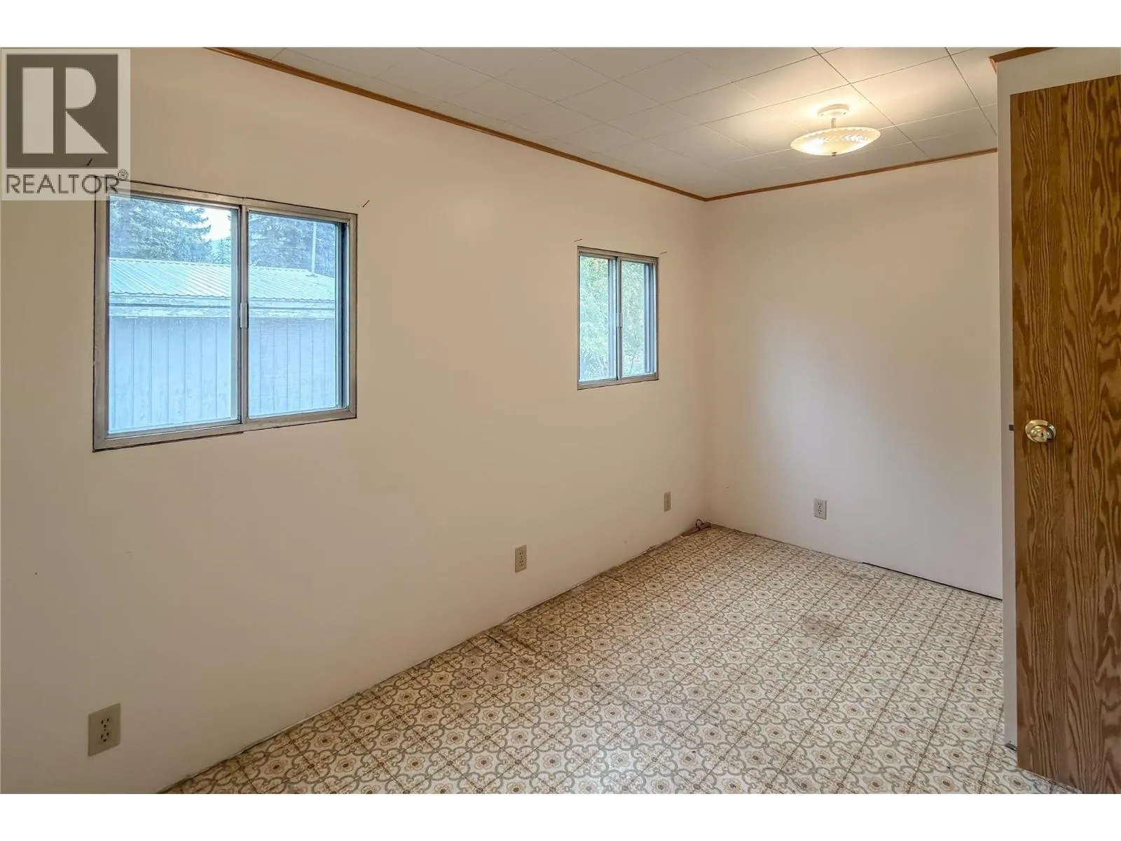 909 Ryter Road W