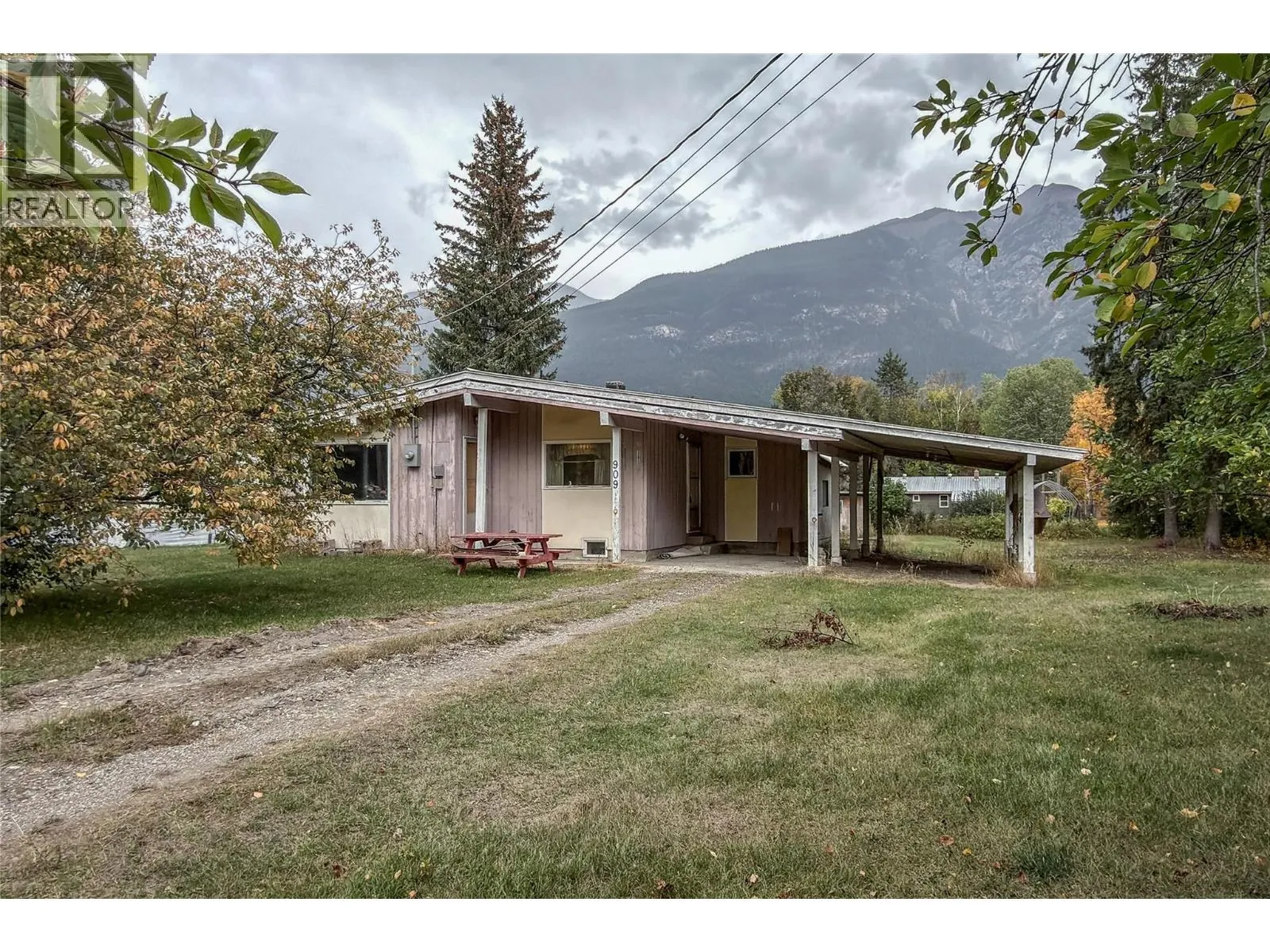909 Ryter Road W